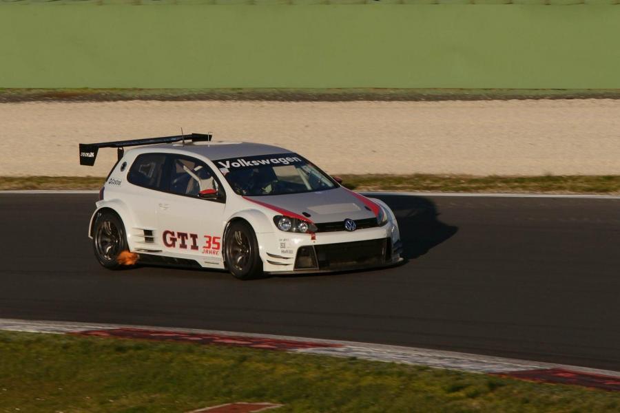  Volkswagen Golf24 24h Nurburgring 2011 года  (фото 3 из 34)